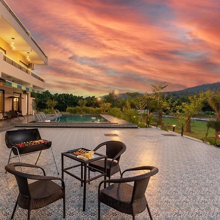 Brookvale Manor By Stayvista - Private Pool Haven With Endless Views & Indoor Fun Sohna Exterior foto