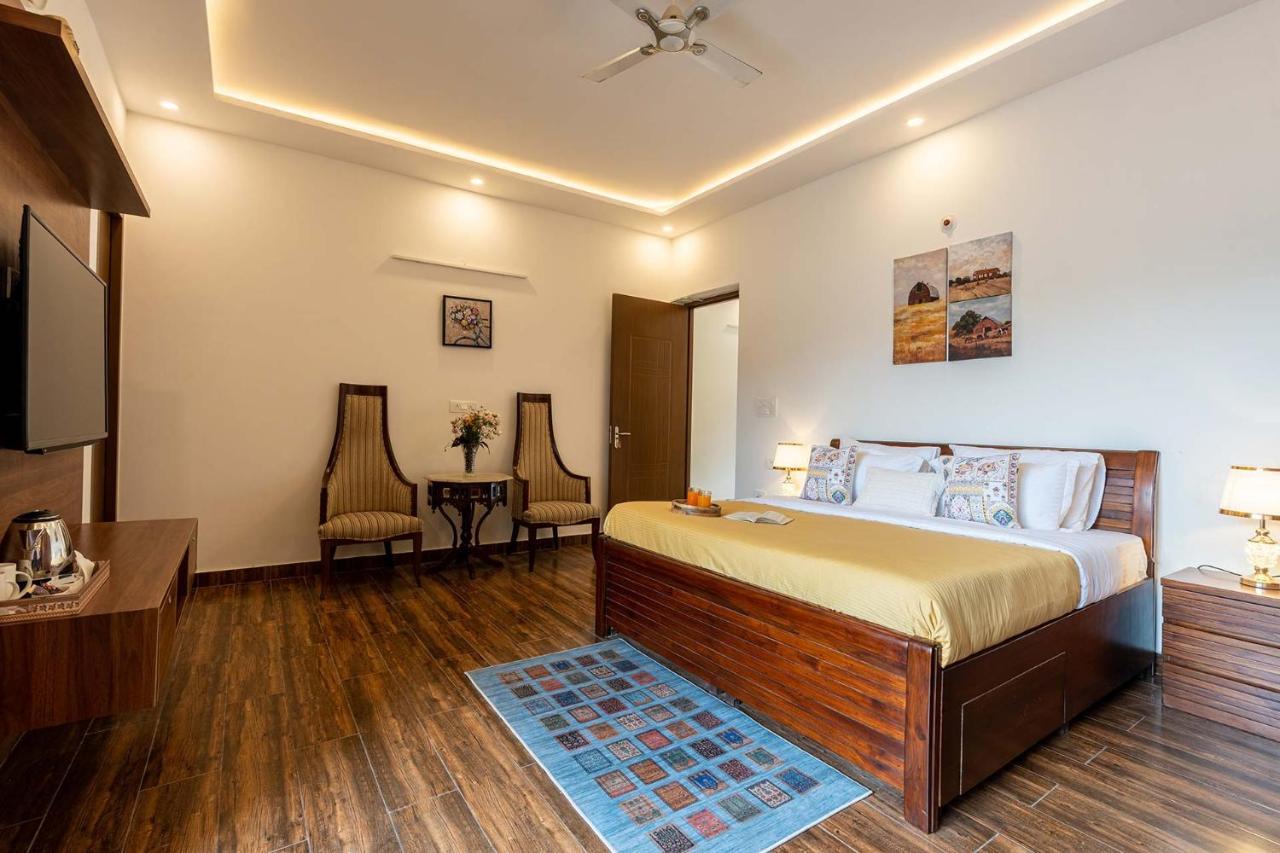 Brookvale Manor By Stayvista - Private Pool Haven With Endless Views & Indoor Fun Sohna Exterior foto