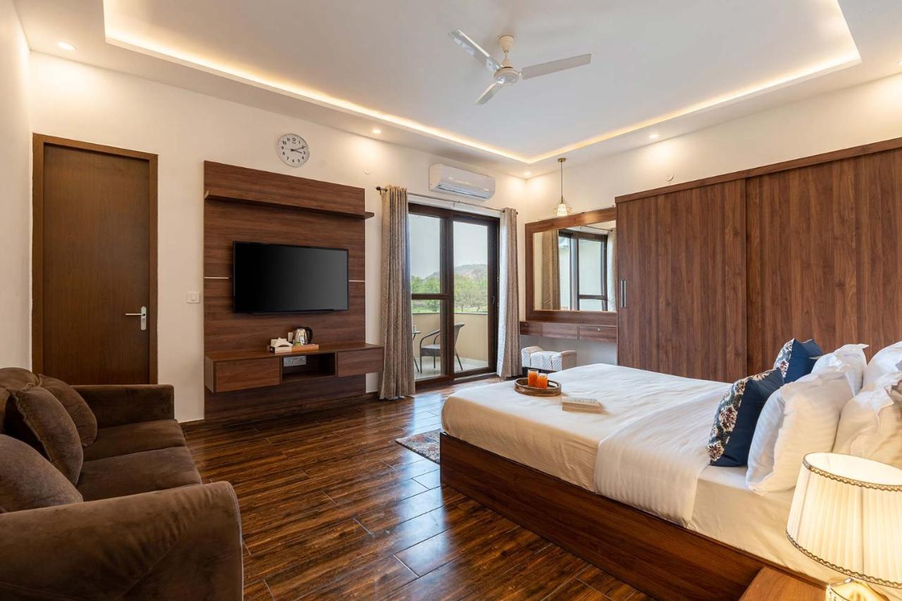 Brookvale Manor By Stayvista - Private Pool Haven With Endless Views & Indoor Fun Sohna Exterior foto