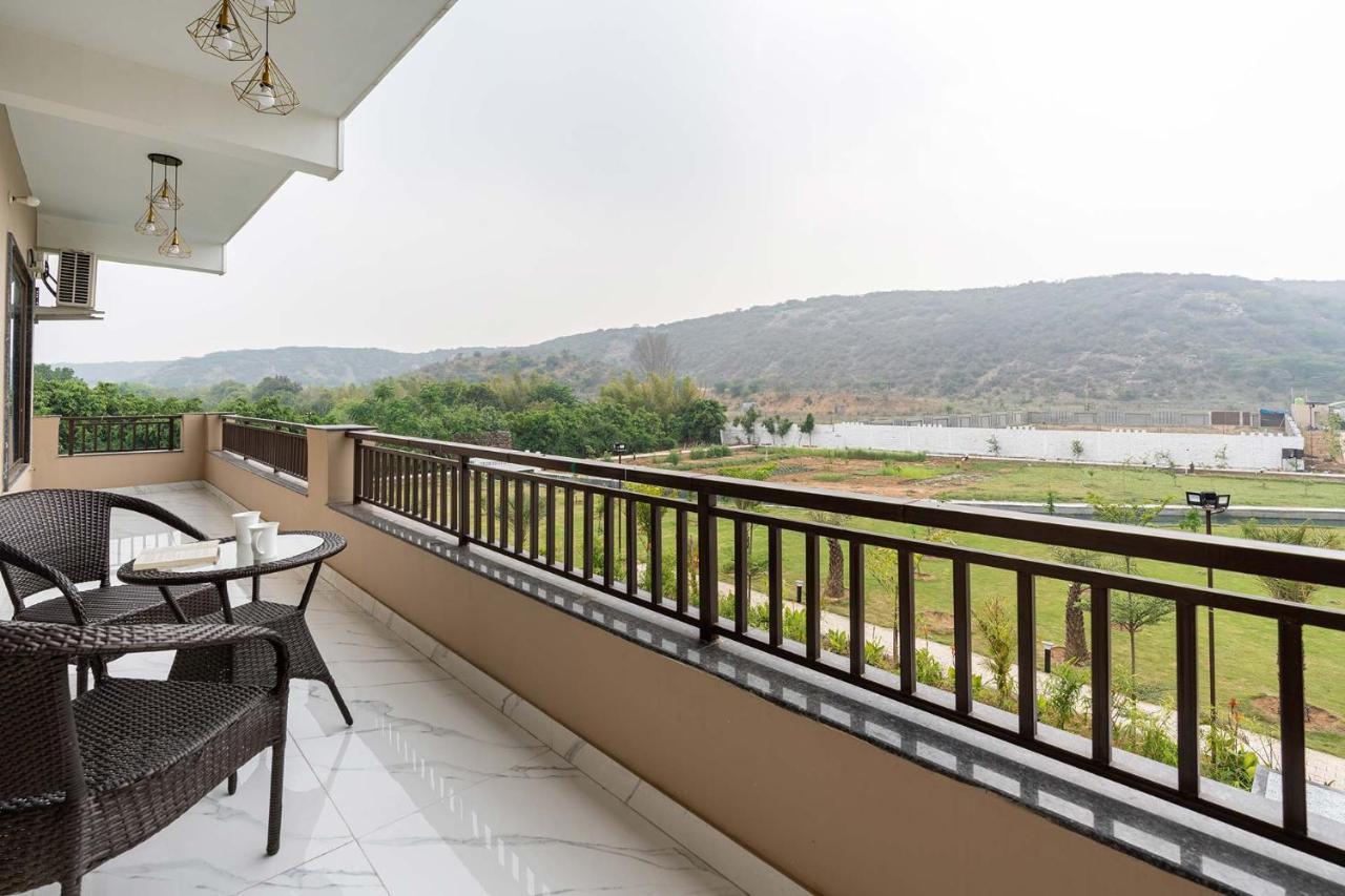 Brookvale Manor By Stayvista - Private Pool Haven With Endless Views & Indoor Fun Sohna Exterior foto